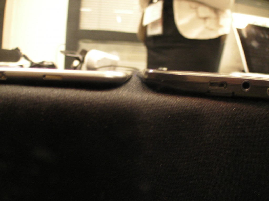 Archos 70 Internet Tablet vs Samsung Galaxy Tab 7.7